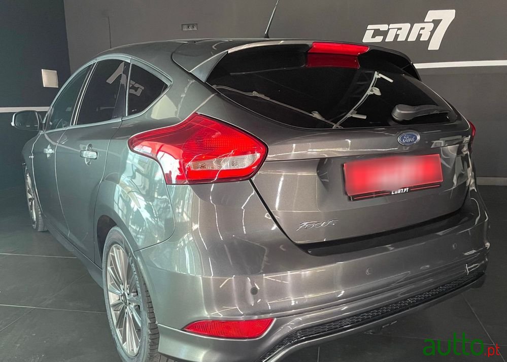 2017' Ford Focus photo #6