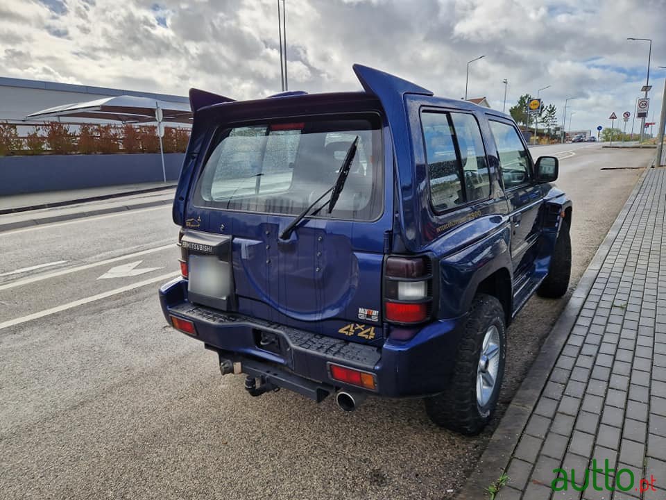 2001' Mitsubishi Pajero photo #5