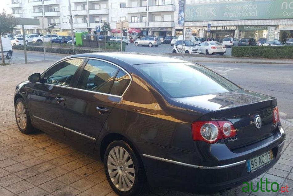 2005' Volkswagen Passat photo #1