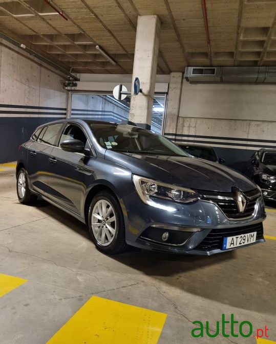 2017' Renault Megane Sport Tourer photo #2