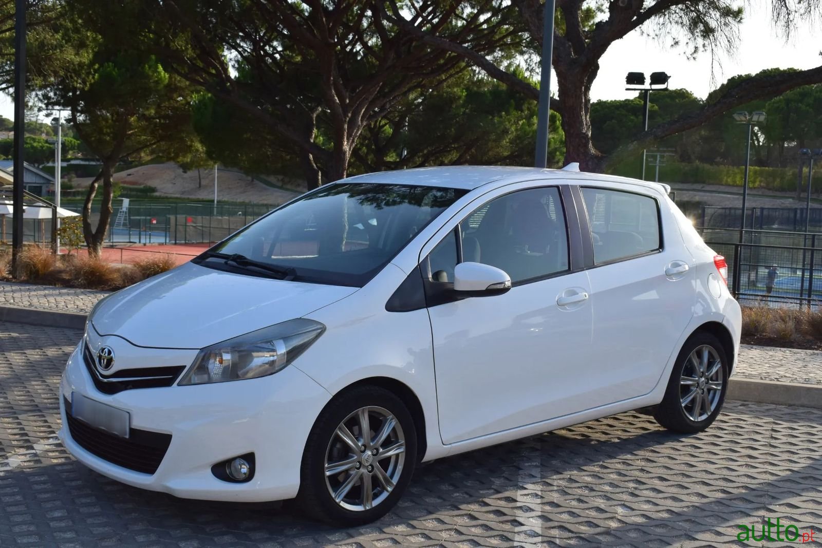 2014' Toyota Yaris photo #1