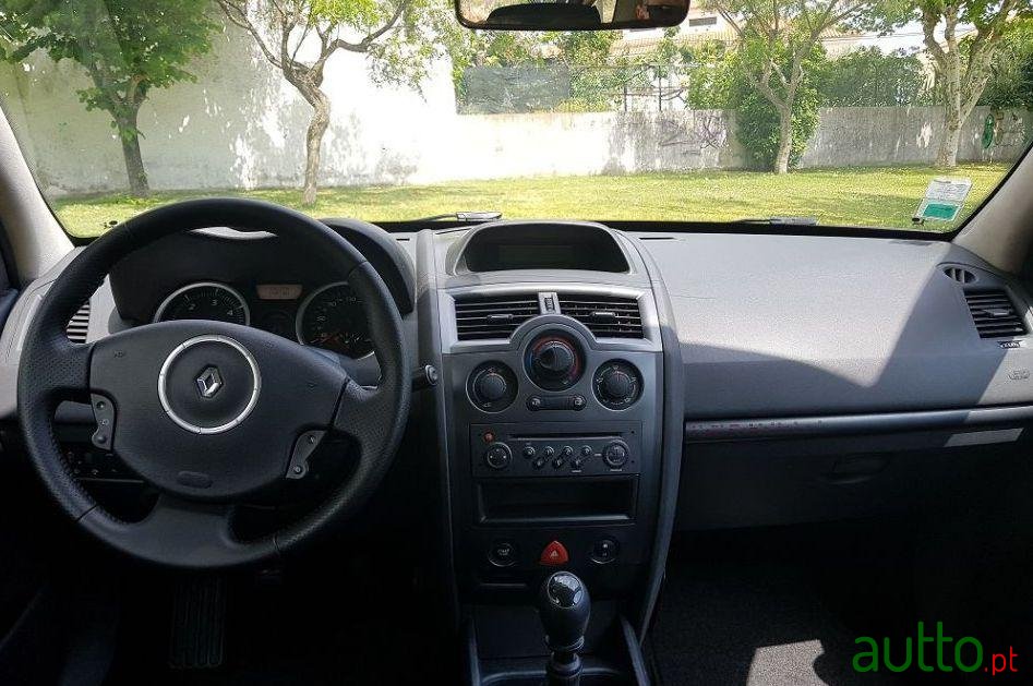 2007' Renault Megane Break photo #2