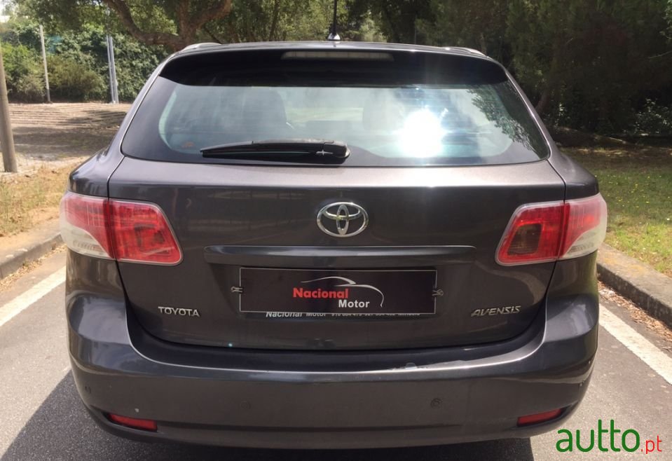 2009' Toyota Avensis Sw photo #6