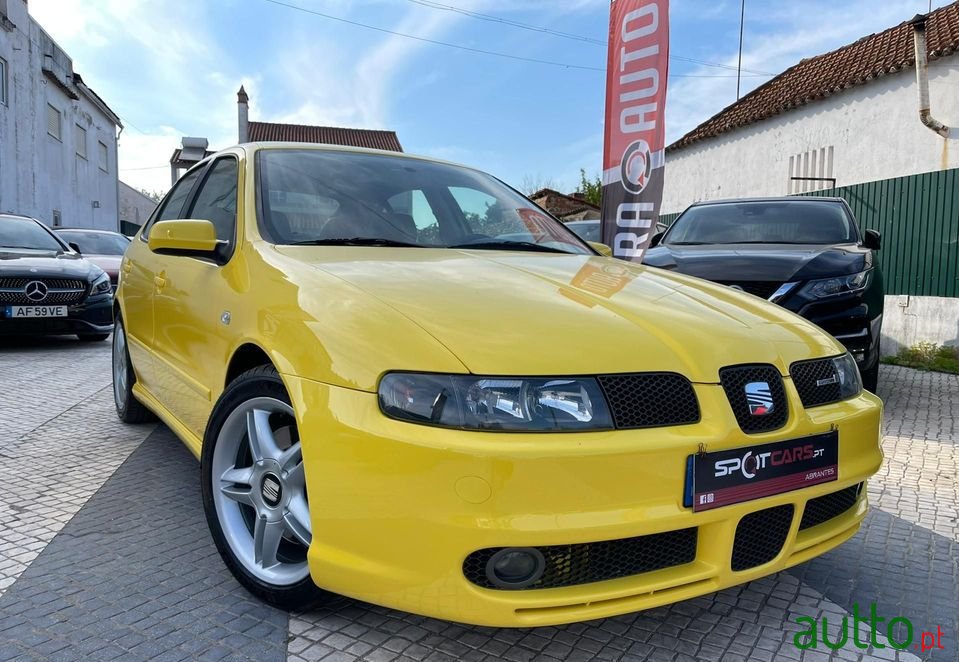 2002' SEAT Leon photo #1