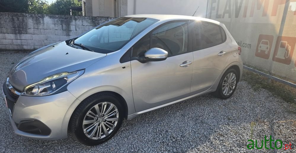 2016' Peugeot 208 1.6 Bluehdi Style photo #3