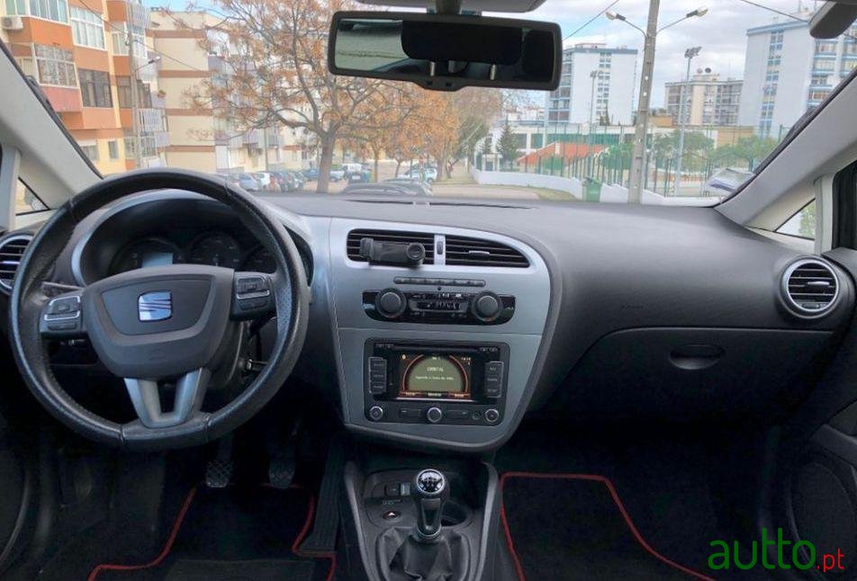 2010' SEAT Leon photo #1