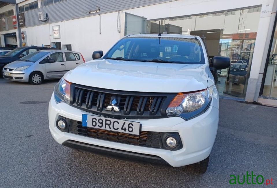 2016' Mitsubishi L200 photo #2