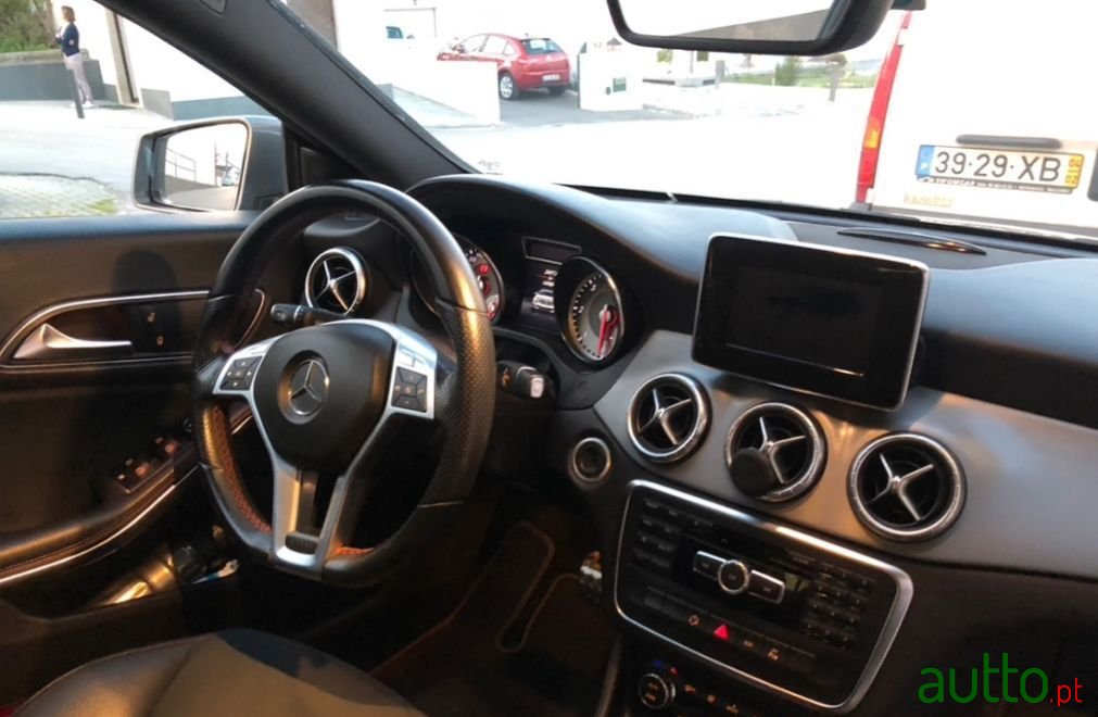 2013' Mercedes-Benz Cla-200 photo #3