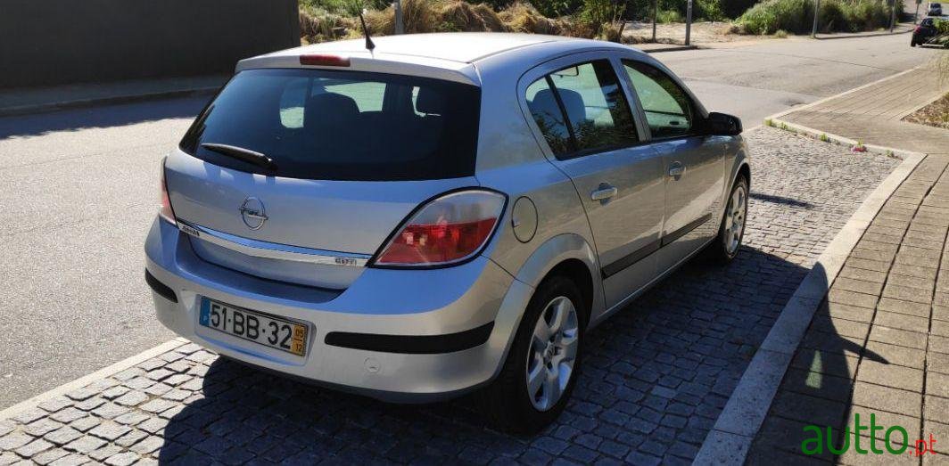 2005' Opel Astra photo #4