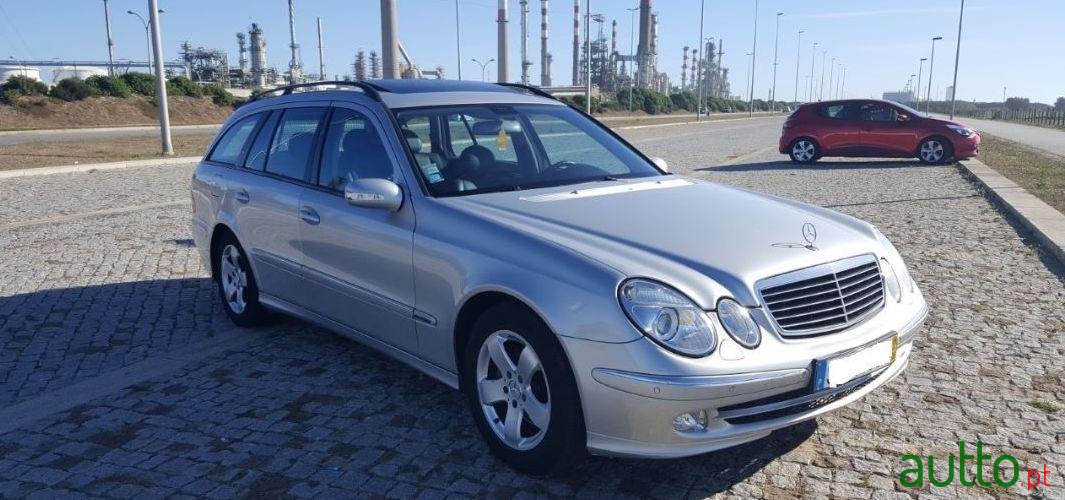 2005' Mercedes-Benz E-280 Avantgarde photo #4