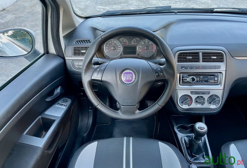 2009' Fiat Grande Punto photo #5