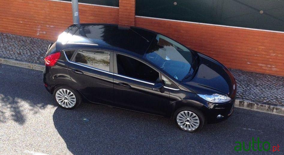 2010' Ford Fiesta Titanium 1.4 Tdci photo #2