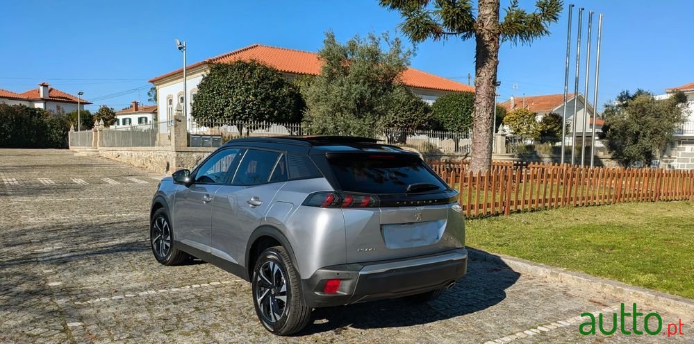 2020' Peugeot 2008 1.5 Bluehdi Gt photo #5