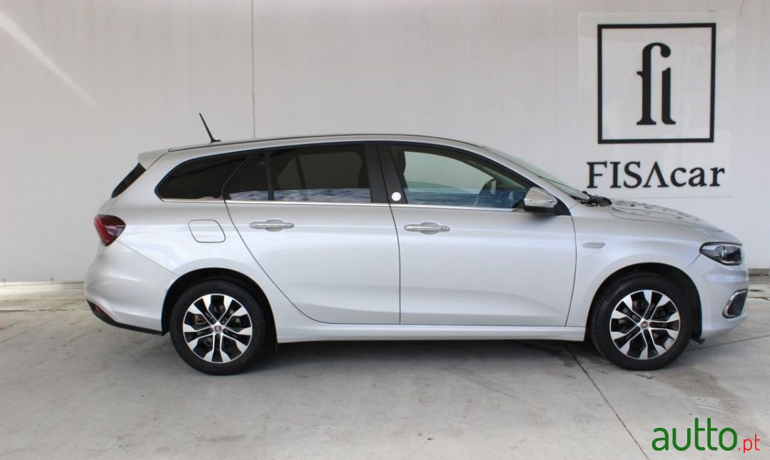 2020' Fiat Tipo Station Wagon photo #4