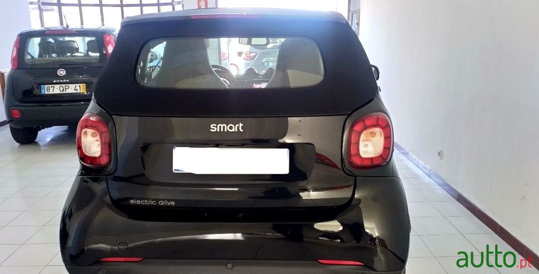 2019' Smart Fortwo photo #3