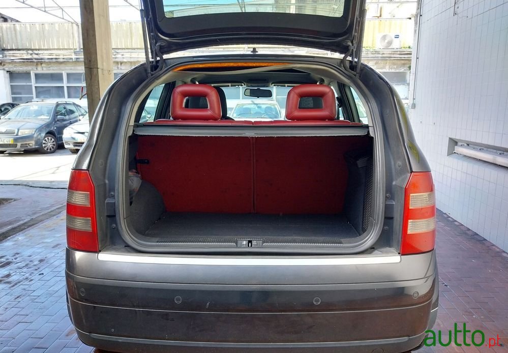 2002' Audi A2 photo #2