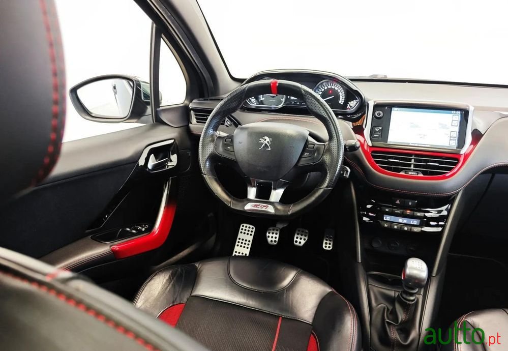 2013' Peugeot 208 photo #6