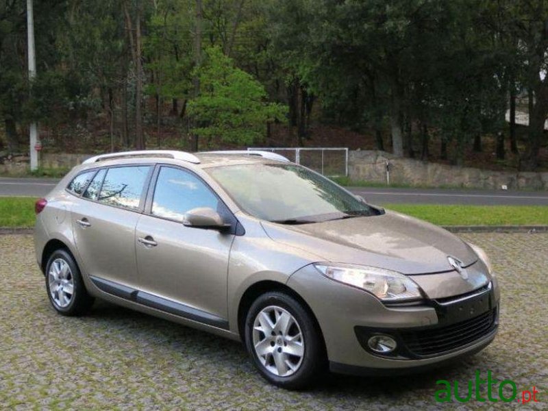 2013' Renault Megane Sport Tourer photo #2