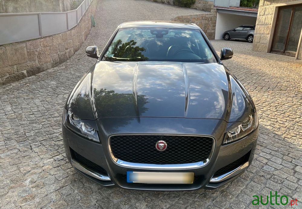2018' Jaguar XF 2.0 D Prestige photo #2