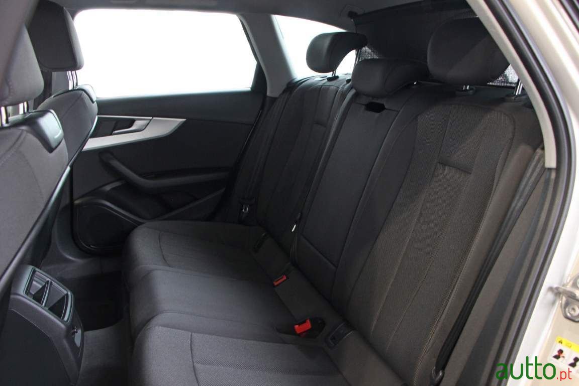 2017' Audi A4 Avant photo #6