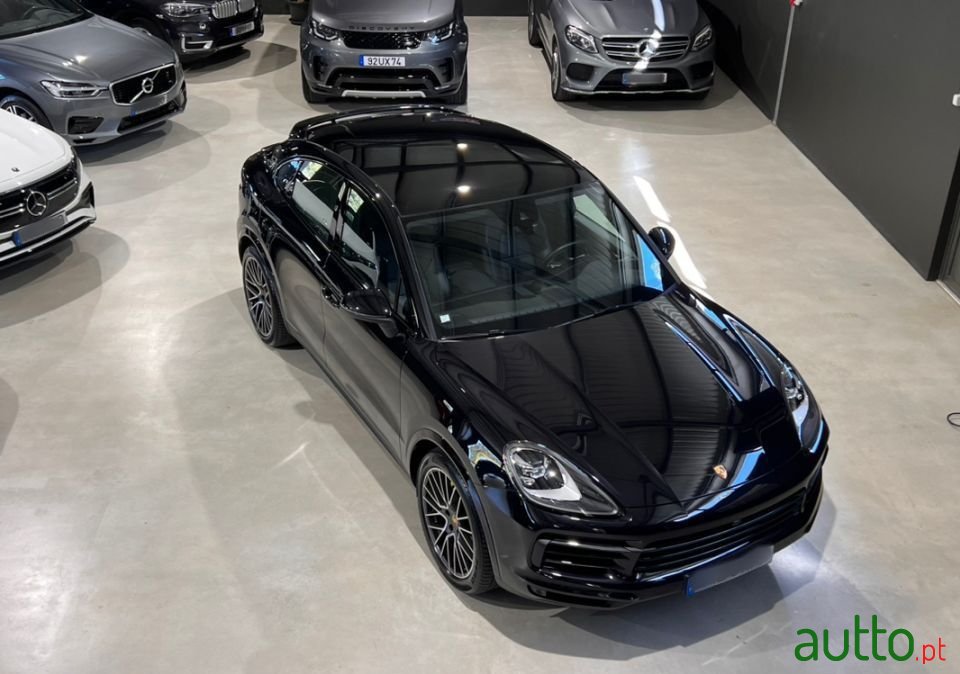 2020' Porsche Cayenne E-Hybrid photo #2