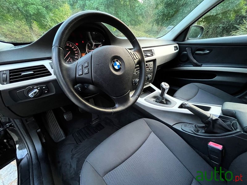 2010' BMW 320 photo #3