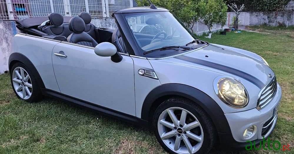 2014' MINI Cabrio Cooper D photo #5