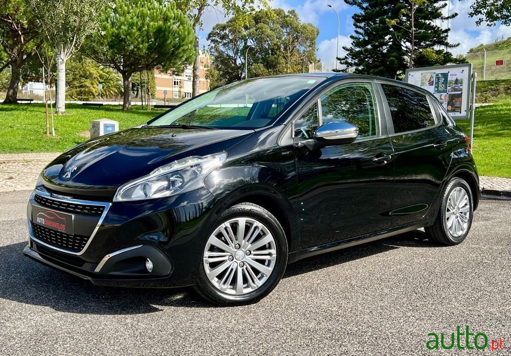 2019' Peugeot 208 photo #1