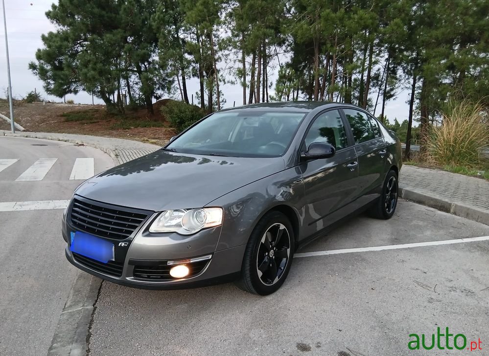 2005' Volkswagen Passat photo #1