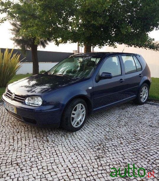2002' Volkswagen Golf photo #1