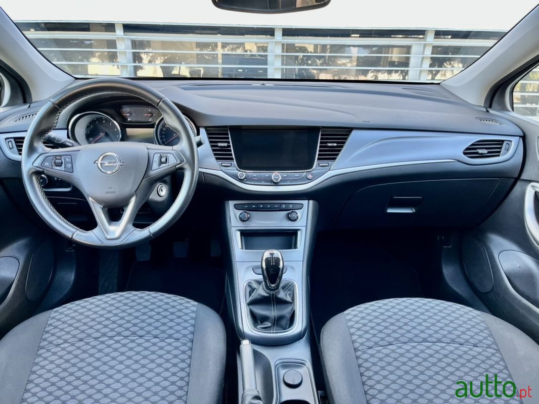 2018' Opel Astra Sports Tourer photo #5