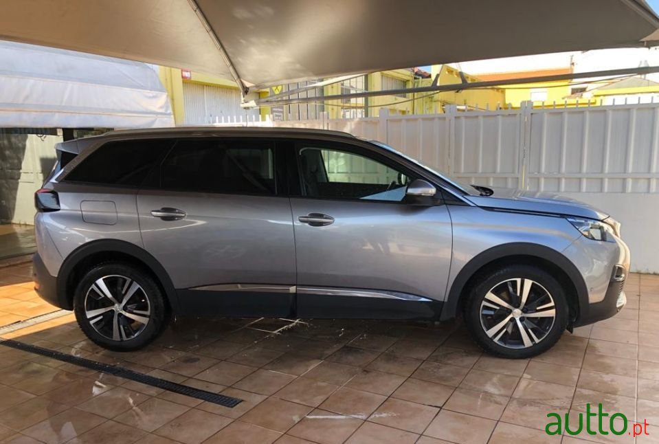 2018' Peugeot 5008 photo #3