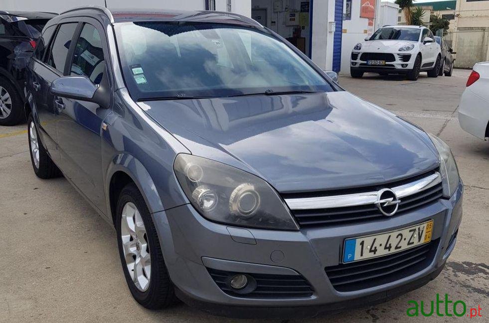 2005' Opel Astra Station Wagon photo #1