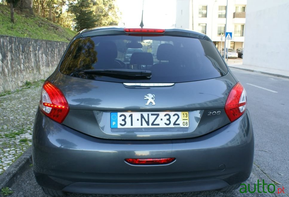 2013' Peugeot 208 photo #6