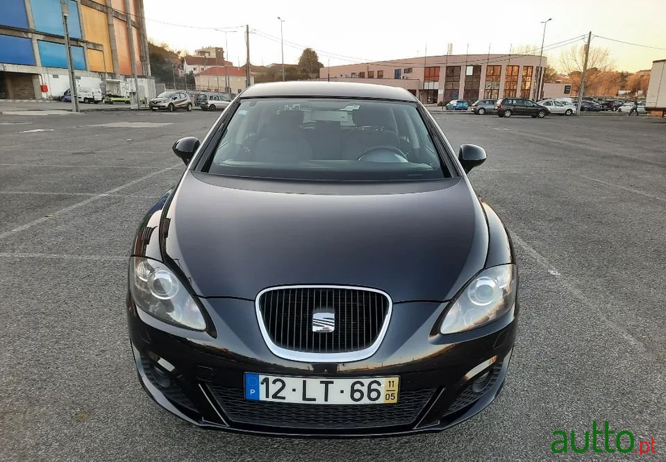 2011' SEAT Leon photo #2