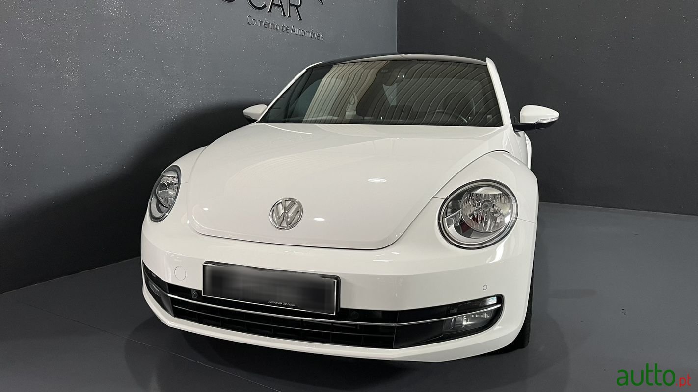 2013' Volkswagen New Beetle photo #3