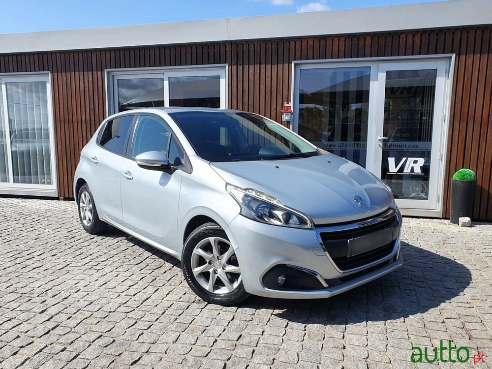 2017' Peugeot 208 1.6 Bluehdi Style photo #3