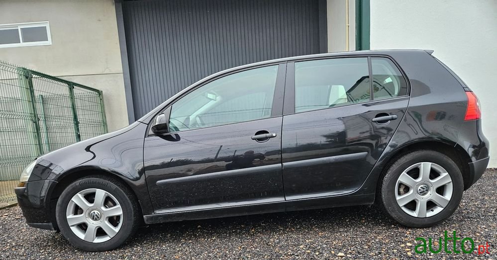 2004' Volkswagen Golf photo #2