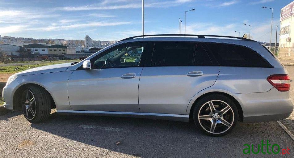 2011' Mercedes-Benz E-200 Avantgard photo #2