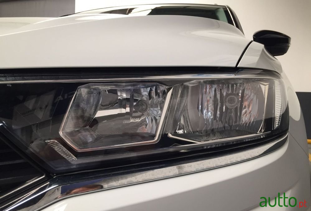 2022' Volkswagen T-Roc 1.0 Tsi Style photo #5