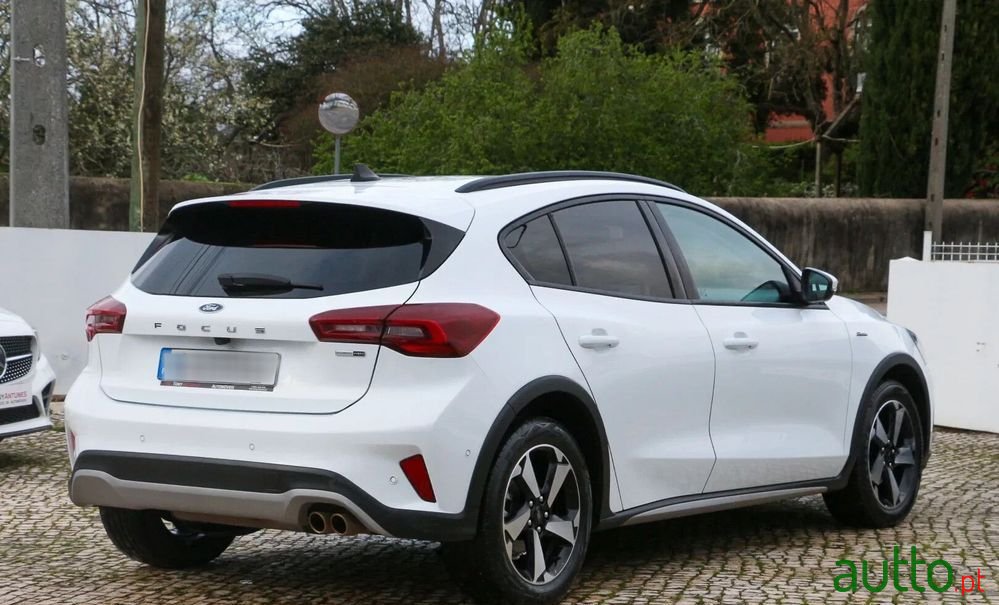 2022' Ford Focus photo #3