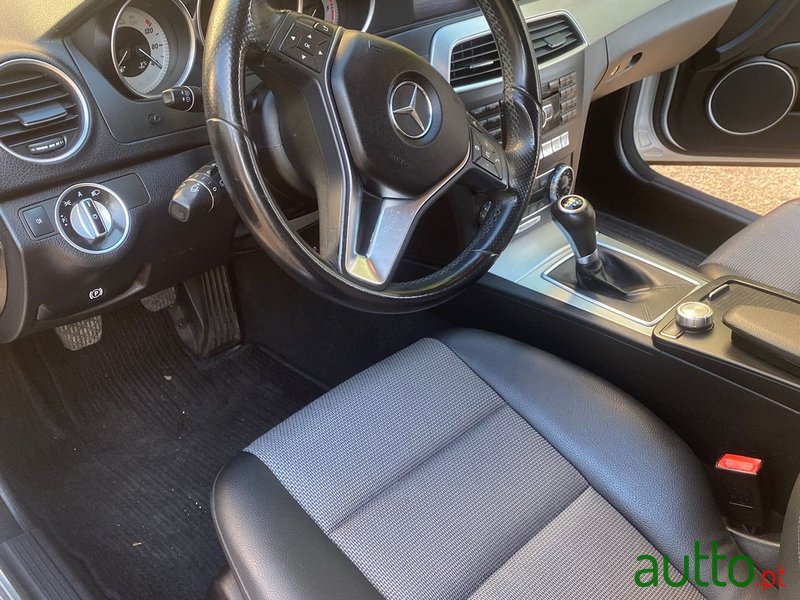2011' Mercedes-Benz C 250 photo #4