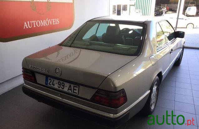 1992' Mercedes-Benz 300 Ce-24 photo #2