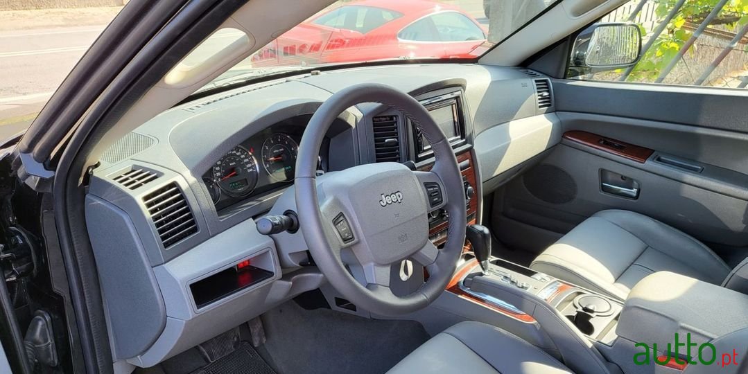2005' Jeep Grand Cherokee photo #6
