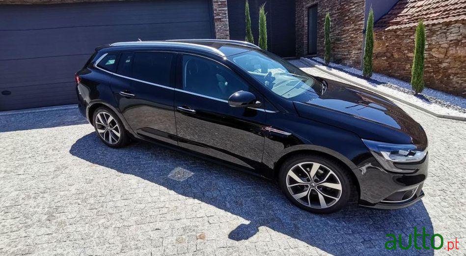 2017' Renault Megane Sport Tourer photo #1