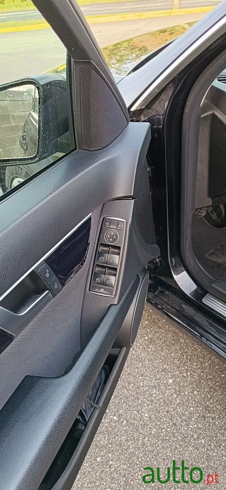 2011' Mercedes-Benz C 180 photo #2