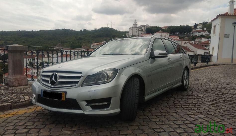 2011' Mercedes-Benz C-220 photo #4