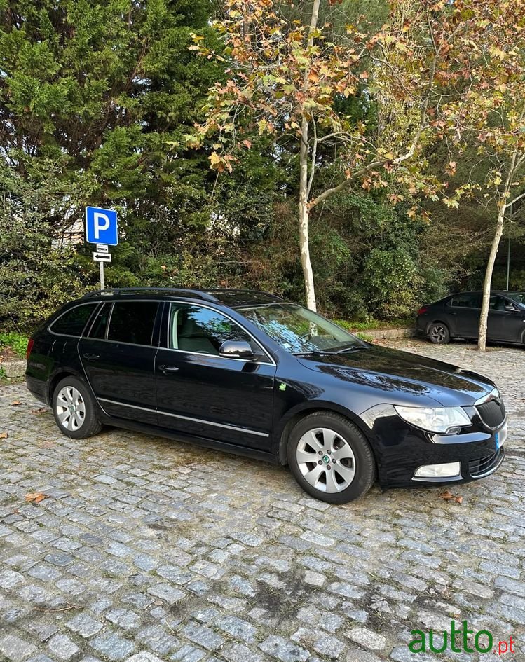 2013' Skoda Superb Break photo #5