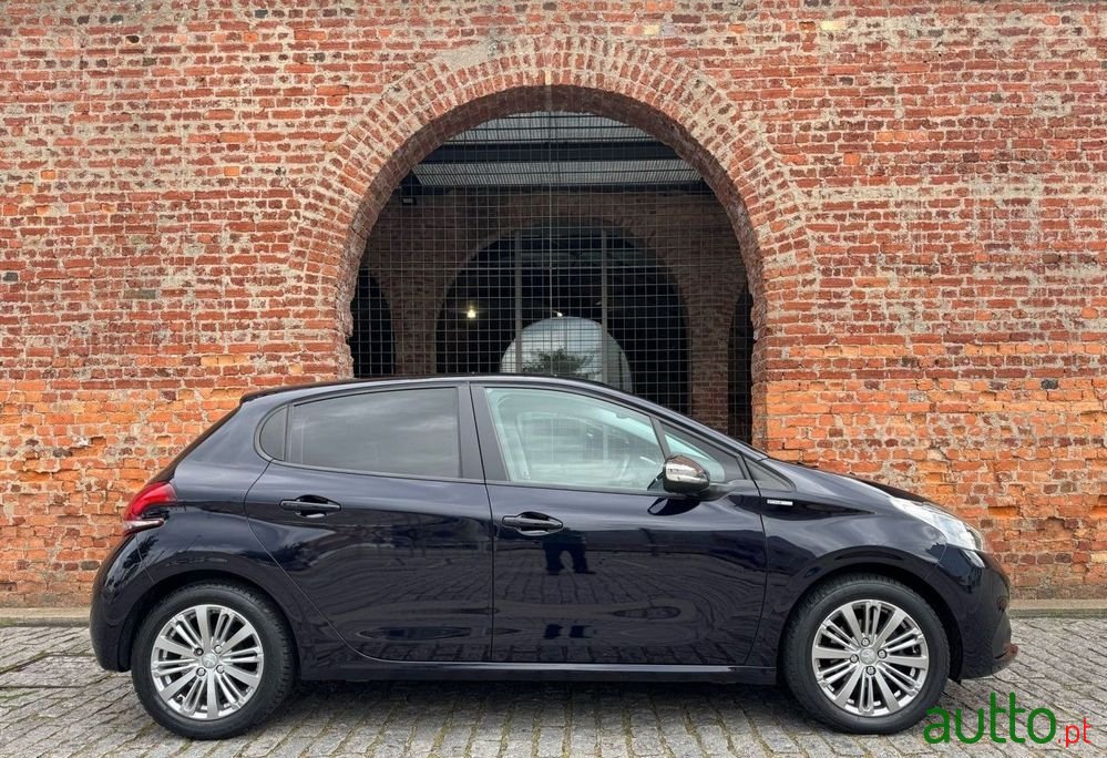 2018' Peugeot 208 photo #2