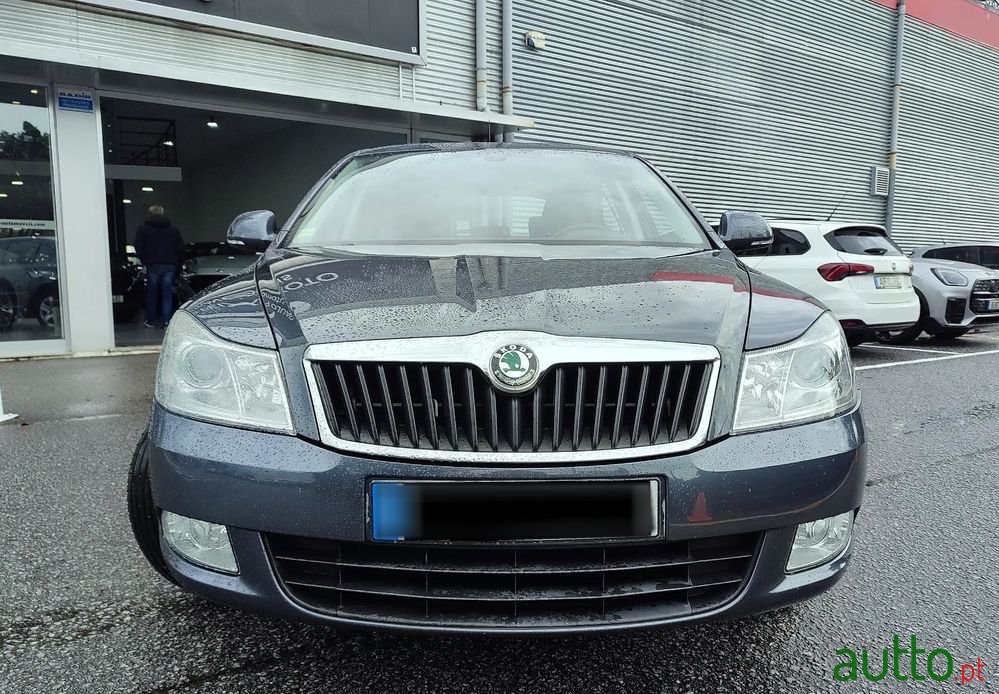 2009' Skoda Octavia 1.6 Tdi Ambiente photo #2